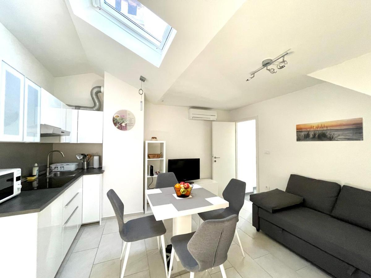 Happy Casa Isola Attico Apartment อิซอลา ภายนอก รูปภาพ