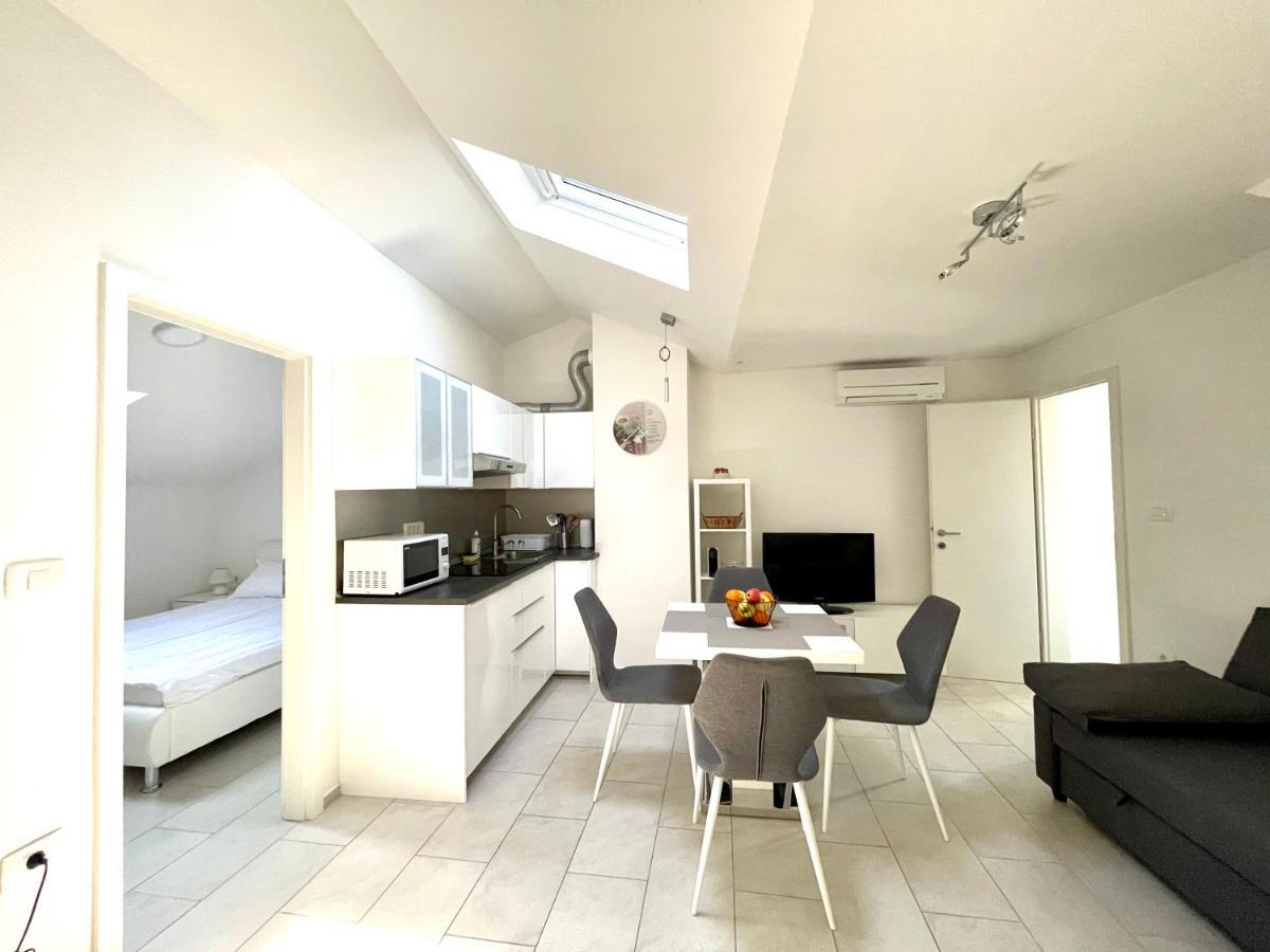 Happy Casa Isola Attico Apartment อิซอลา ภายนอก รูปภาพ